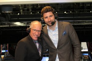 NHL-kommentatorn Mike ”Doc” Emrick tillsammans med Björn Oldéen.